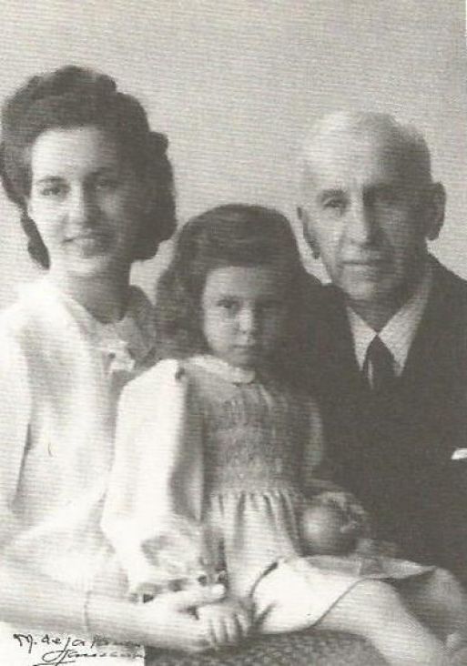Foto: Privatni album/Olga Ničić Humo sa ocem Mojmilom i kćerkom Azrom
